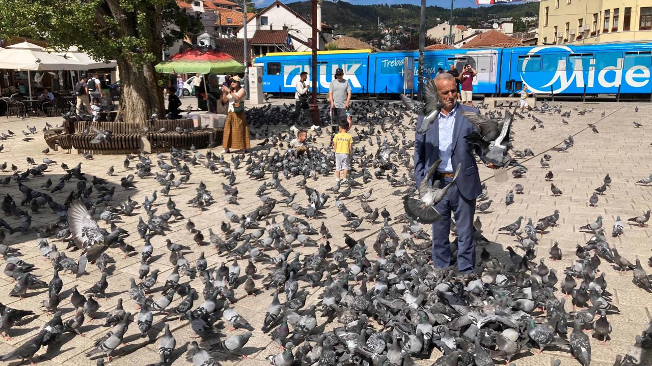 Holubí muž na námestí Baščašija.