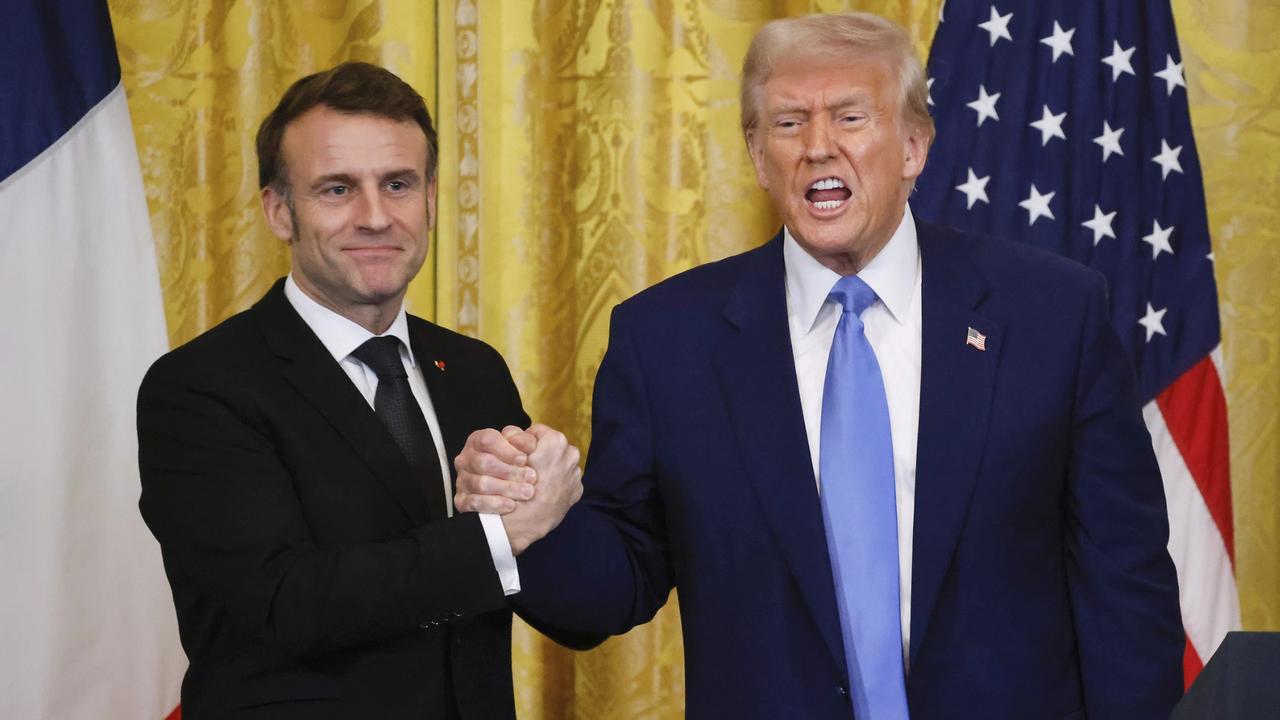 Na snímke francúzsky prezident Emmanuel Macron a americký prezident Donald Trump.