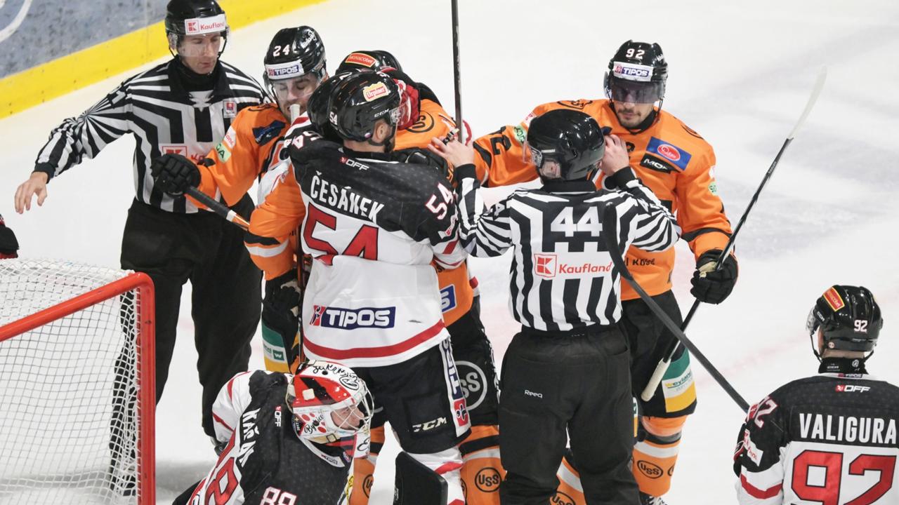 Šarvátka v zápase HC Košice - HC MONACObet Banská Bystrica