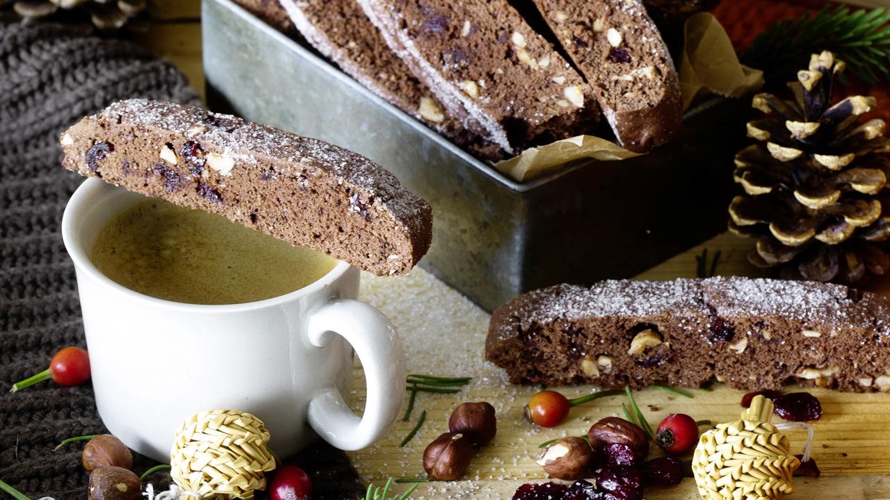 Čokoládové biscotti s orieškami a brusnicami