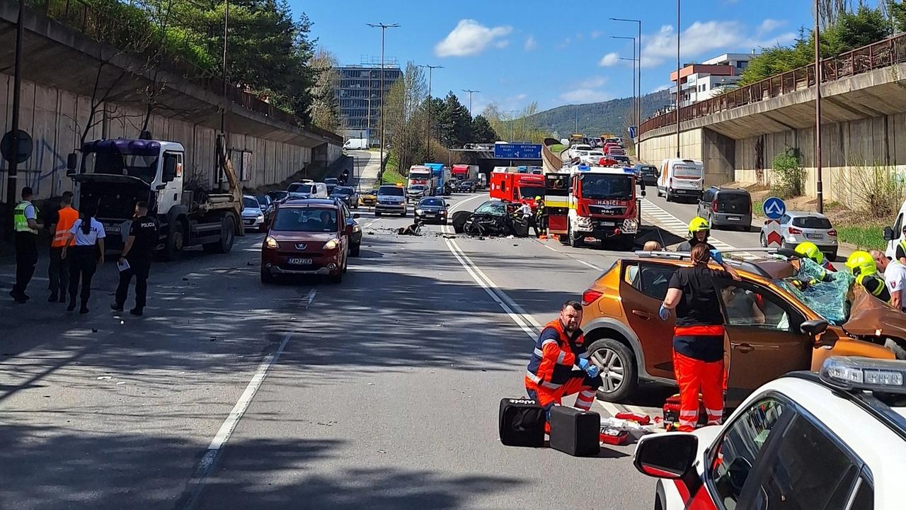 Polícia upozorňuje na vážnu nehodu v Žiline.