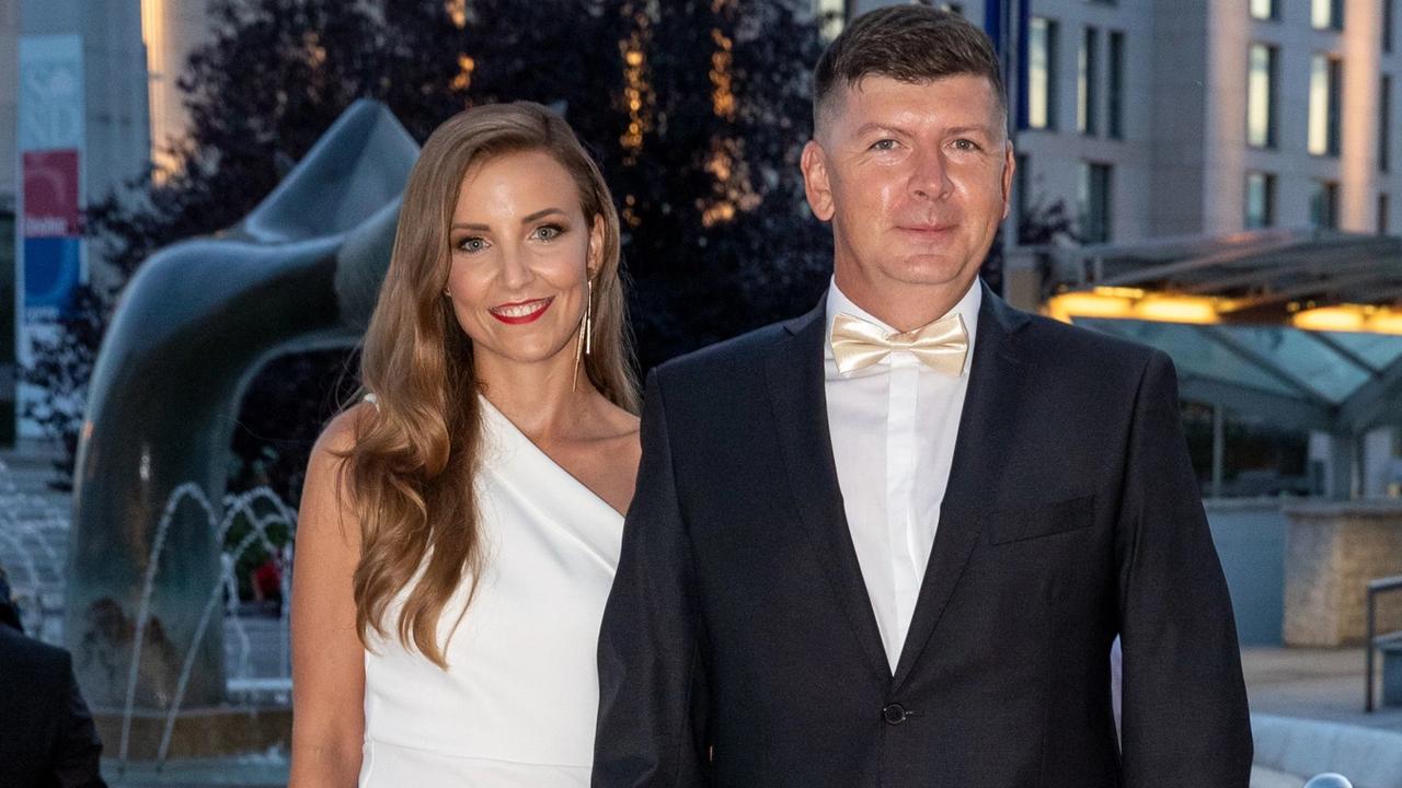 Moderátor Andrej Bičan s priateľkou Miškou - v lete 2025 budú mať svadbu