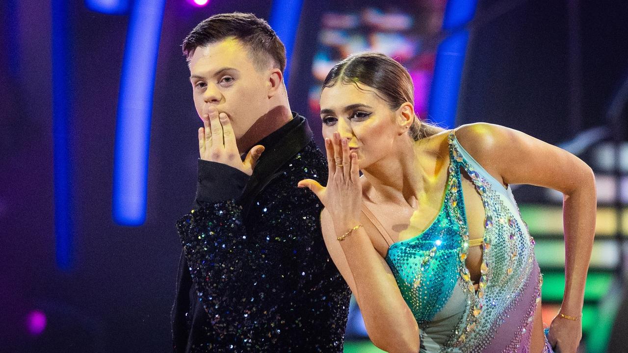 Po vypadnutí z Let's Dance sa nezastavil: Šimon Jakuš sa naďalej venuje tancu a športu!