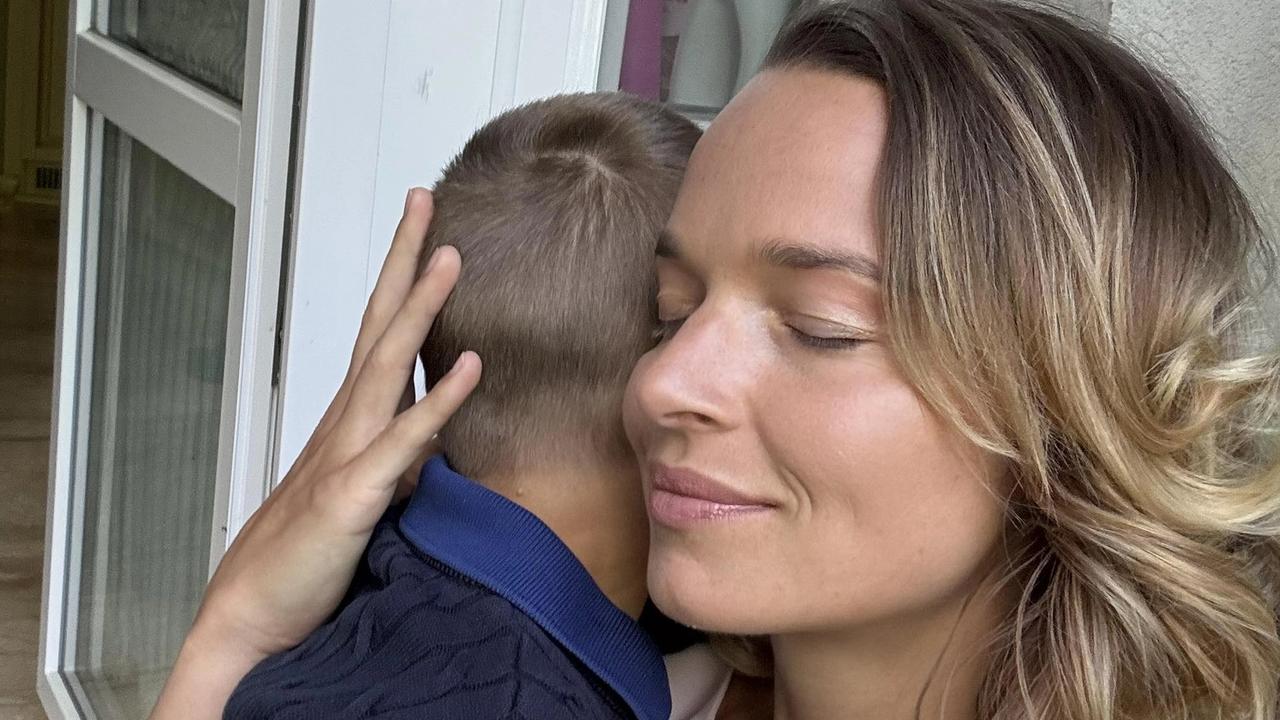 To, že byť slobodnou matkou nie je med lízať, vie aj bývalá poslankyňa parlamentu Romana Tabaková. „Deň matiek – aj tých slobodných matiek! Mamičky, prajem vám silu, aby ste sa rozhodli pre život dieťaťa, aj keď ste ostali samé,“ pripomína Tabaková.