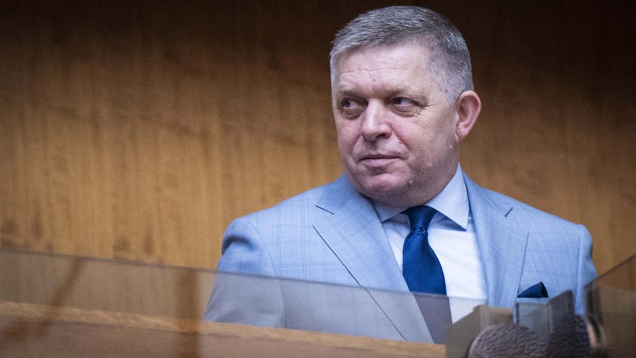 Predseda vlády SR Robert Fico (Smer-SD).