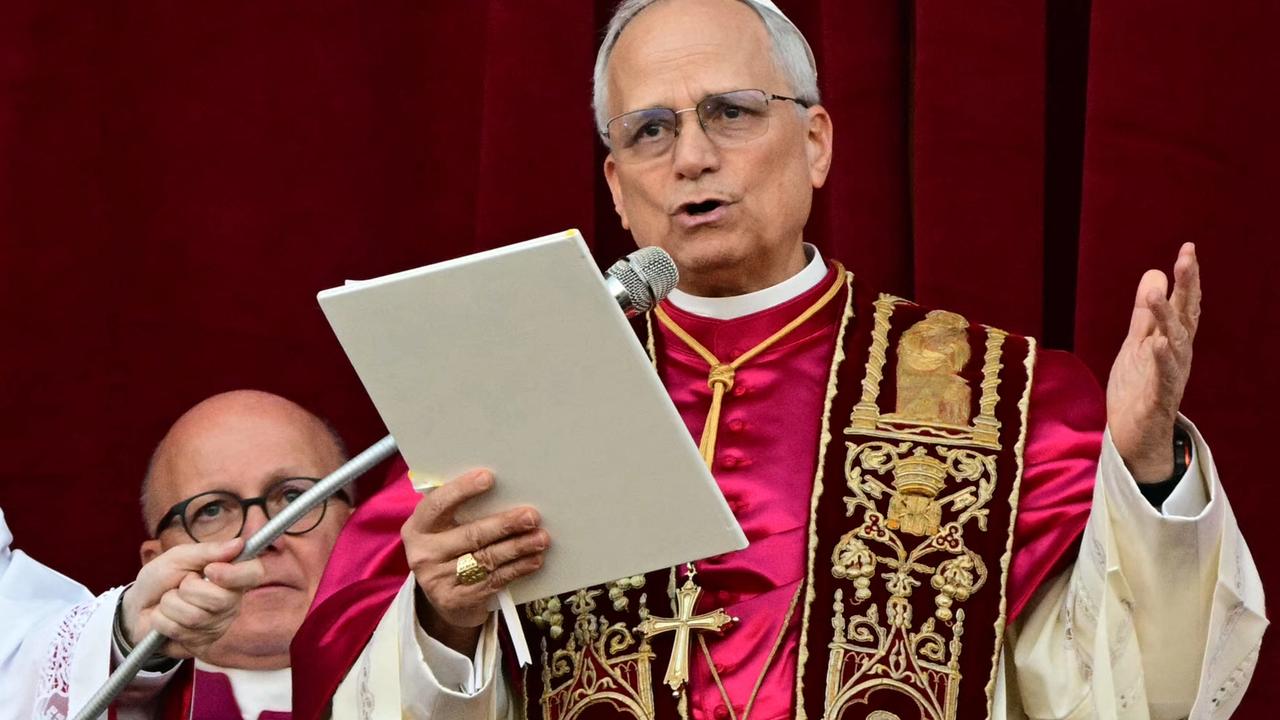 Vo svojom prvom prejave spomenul Lev XIV. aj zosnulého pápeža Františka.