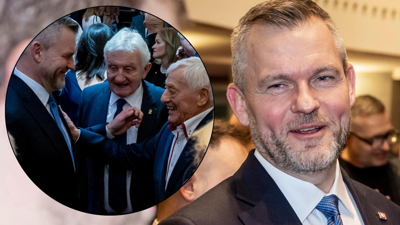 Športovec roka po prenose: Vysmiaty prezident Peter Pellegrini pri hokejovej legende Jozefovi Golonkovi.