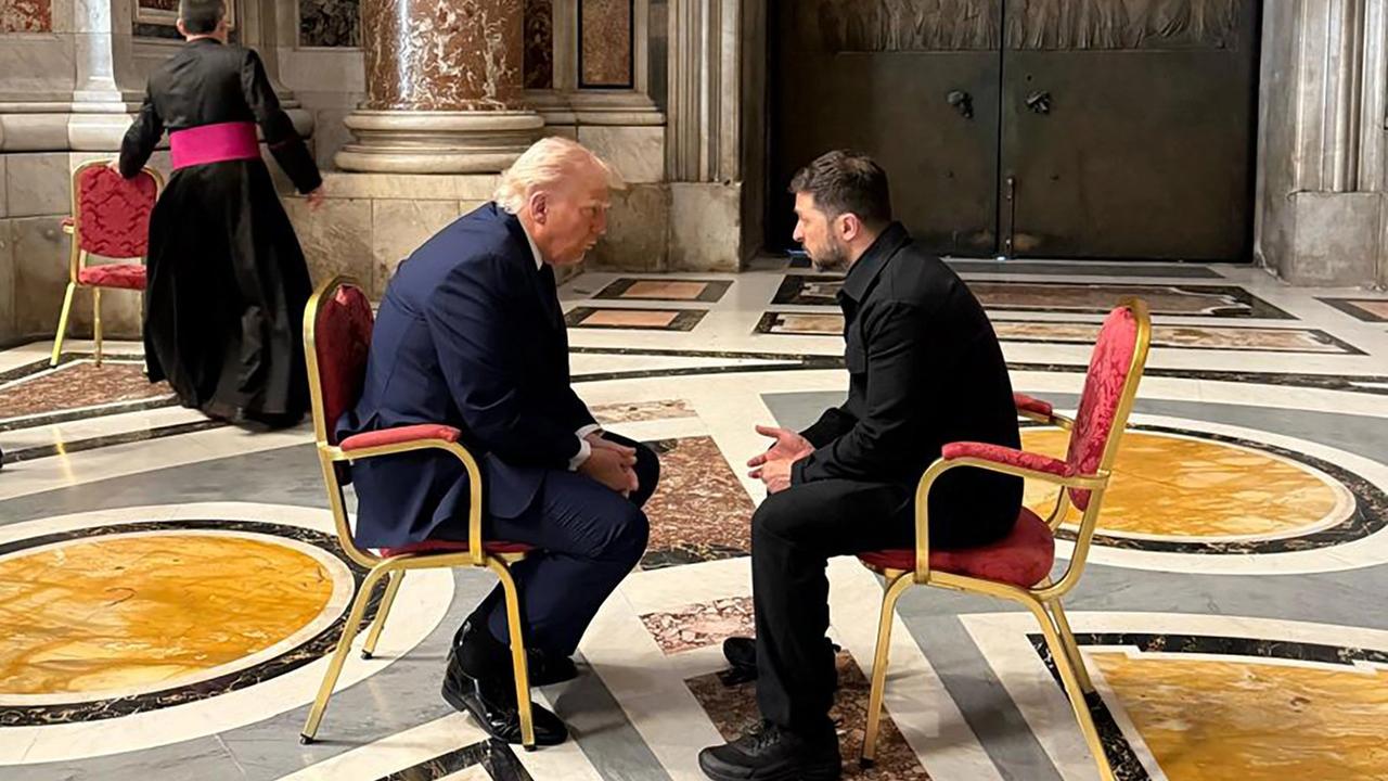 Trump a Zelenskyj sa stretli počas pohrebu pápež Františka.