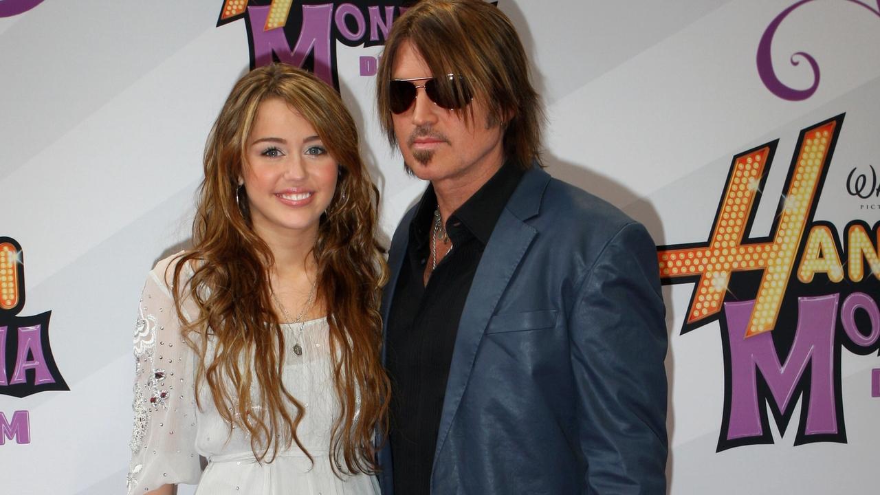 Miley Cyrus a Billy Ray Cyrus na premiére filmu 'Hannah Montana: The Movie' v apríli 2009 v Mníchove. Billyho dcéra stvárnila vo filme hlavnú úlohu. Zahral si v ňom aj Billy.