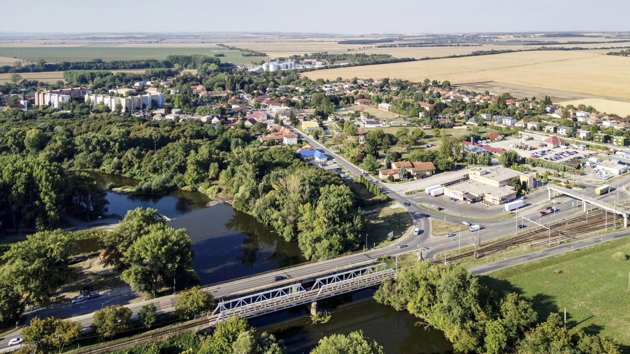 Od roku 2010 vysadili v Kalnej nad Hronom približne tisíc stromov.