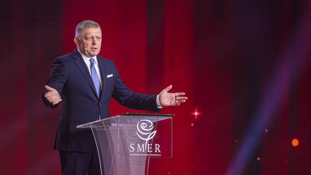 Predseda strany Smer-SD a premiér SR Robert Fico počas príhovoru na slávnostnom sneme.