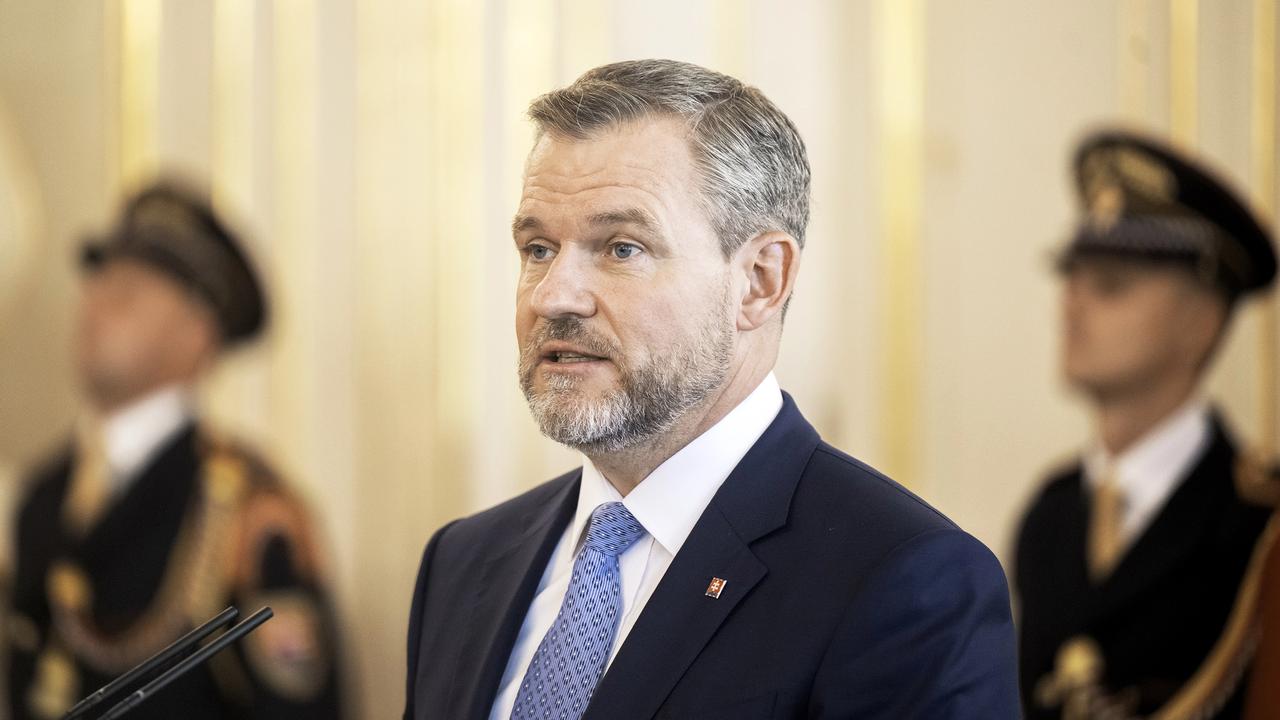 Prezident SR Peter Pellegrini v utorok popoludní odcestoval na samit Severoatlantickej aliancie (NATO), ktorý sa uskutoční v utorok a v stredu (25. 6.) v holandskom Haagu. Sprevádzajú ho podpredseda vlády SR a minister obrany Robert Kaliňák a šéf rezortu diplomacie Juraj Blanár (obaja Smer-SD).