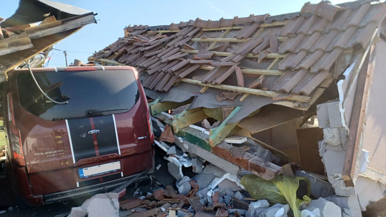 V garáži v obci Veľké Ripňany došlo k výbuchu plynu