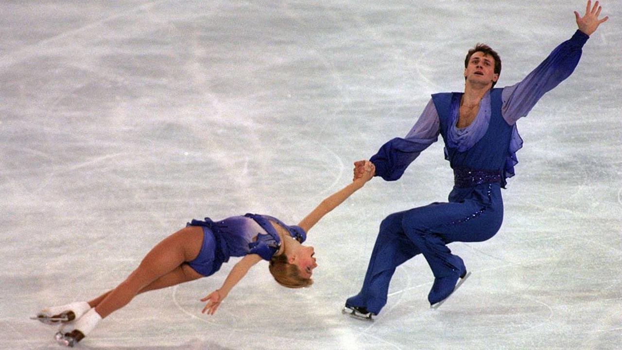 8 MAR1995:  EVGENIA SHISHKOVA AND VADIM NAUMOV OF RUSSIA PERFORM THEIR PAIRS FREE SKATING ROUTINE DURING THE WORLD FIGURE SKATING CHAMPIONSHIPS AT THE NATIONAL INDOOR ARENA IN BIRMINGHAM, ENGLAND.  Mandatory Credit: Chris Cole/ALLSPORT