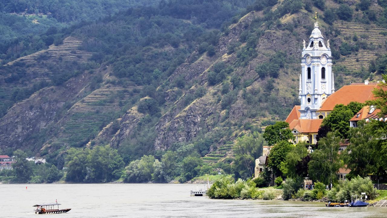 Veža vysoká 40 metrov nie je len dominantou Dürnsteinu, ale celého údolia Wachau.