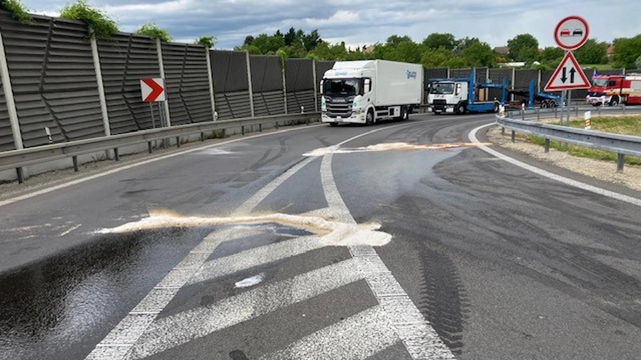 Záchranné zložky zasahovali na mieste nehody na R1 približne 5 hodín.
