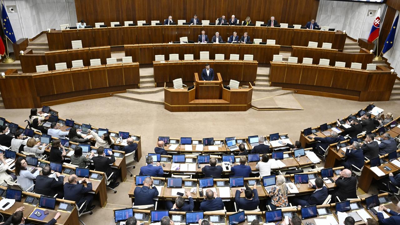 Viacerí politici sa vyjadrili k smutnej správe