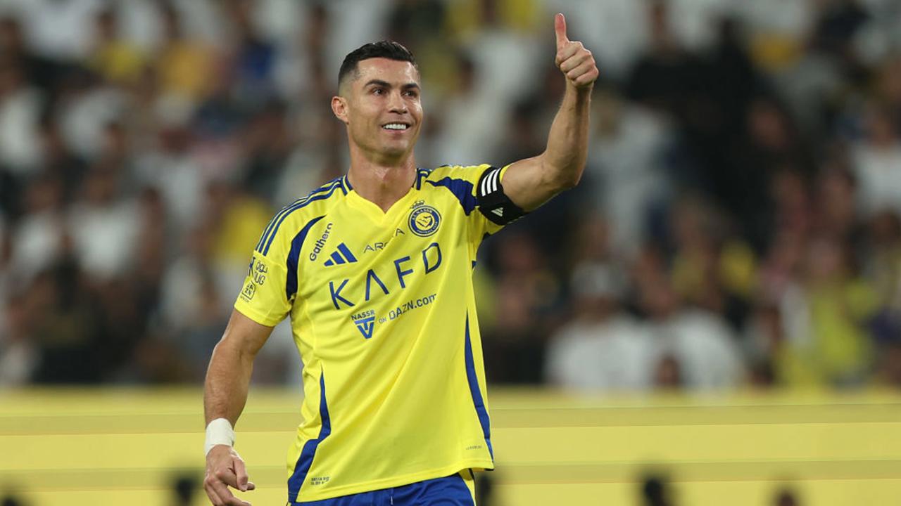 RIYADH, SAUDI ARABIA - NOVEMBER 01: Cristiano Ronaldo of Al Nassr gives a thumbs up during the Saudi Pro League match between Al-Nassr v Al-Hilal at Al -Awwal Stadium on November 01, 2024 in Riyadh, Saudi Arabia. (Photo by Yasser Bakhsh/Getty Images)