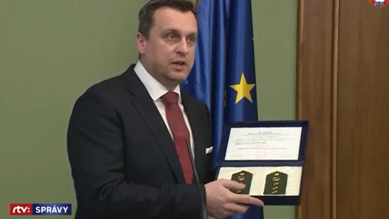 Andrej Danko so svojimi legendárnymi výložkami