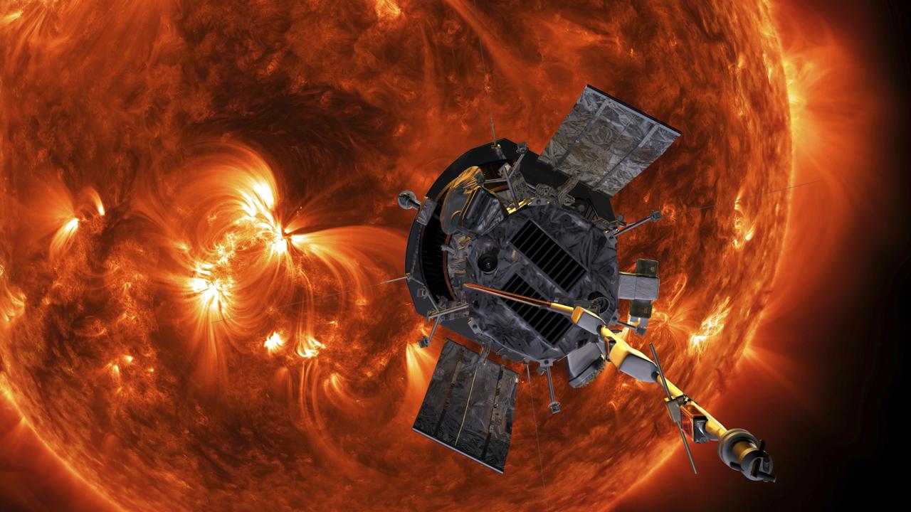 WA 53 -  Na umeleckej snímke sonda Parker Solar Probe amerického Národného úradu pre letectvo a vesmír (NASA). Priekopnícka sonda NASA Parker Solar Probe (PSP) sa v utorok 24. decembra 2024 zapísala do histórie, keď sa dostala k Slnku bližšie ako akákoľvek iná sonda predtým a jej tepelný štít bol vystavený teplotám nad 930 stupňov Celzia. FOTO TASR/AP


FILE - This image made available by NASA shows an artist's rendering of the Parker Solar Probe approaching the Sun. It's designed to take solar punishment like never before, thanks to its revolutionary heat shield that's capable of withstanding 2,500 degrees Fahrenheit (1,370 degrees Celsius). (Steve Gribben/Johns Hopkins APL/NASA via AP, File)