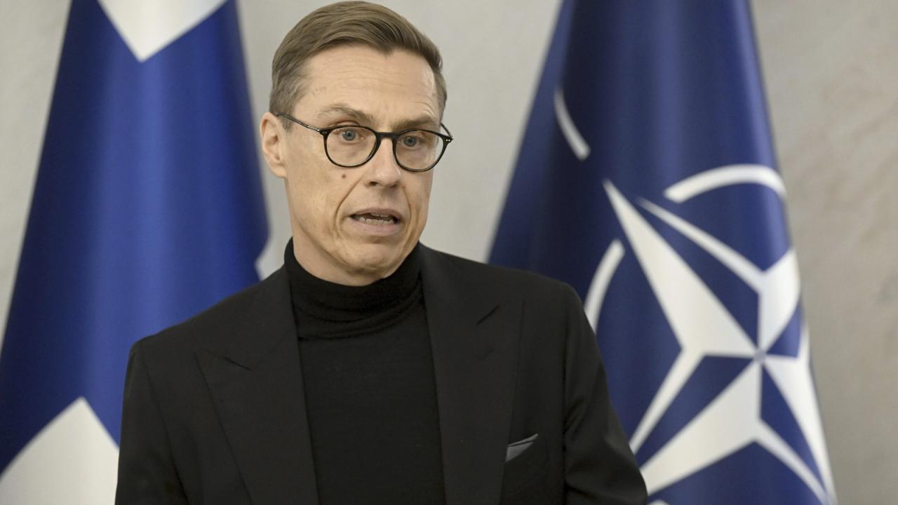 Fínsky prezident Alexander Stubb v pondelok v rozhovore pre agentúru Reuters vyjadril podporu Kyjevu a predstavil víziu mierového plánu v súvislosti s vojnou na Ukrajine. Povedal, že ak Rusko túto vojnu vyhrá, na strane porazených budú aj Spojené štáty, píše TASR.