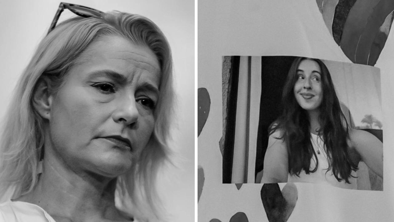 Lenka Šimůnková, matka dvadsaťročnej Elišky, ktorá tragicky zahynula počas streľby na Filozofickej fakulte Univerzity Karlovej v decembri 2023, spáchala samovraždu. V pondelok ju pochovali.