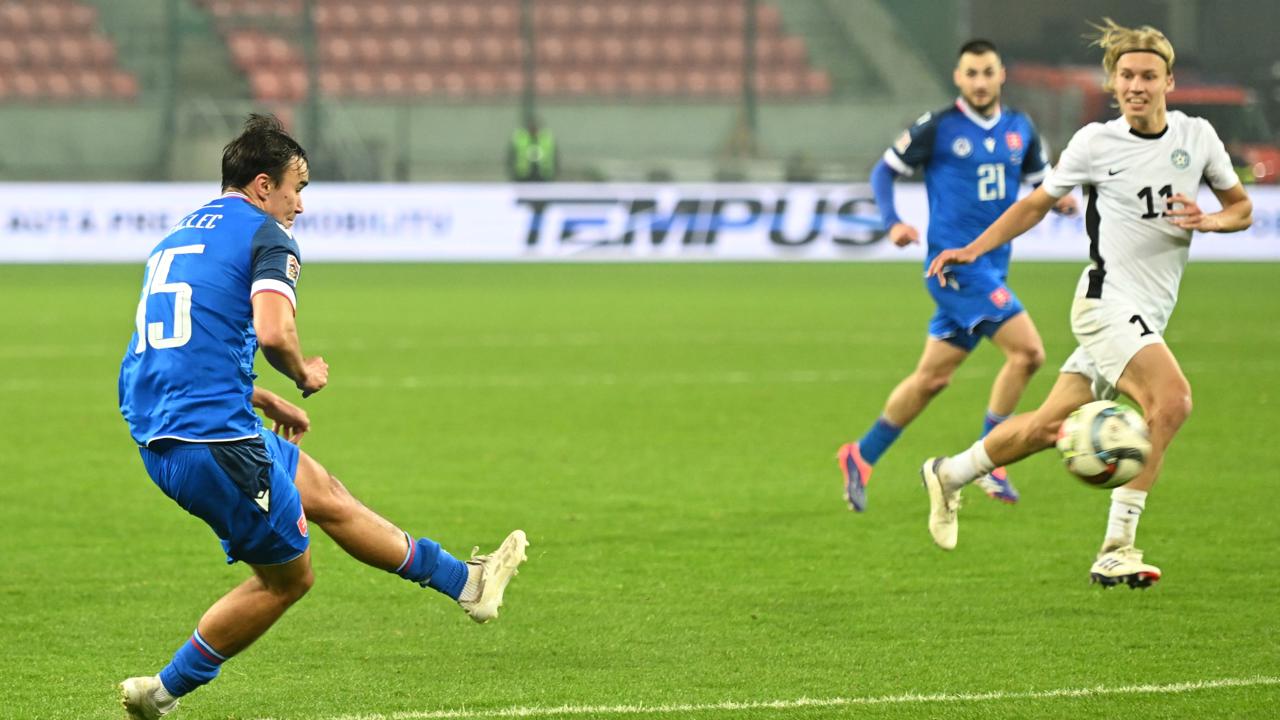 Na snímke hráč Slovenska Dávid Strelec strieľa gól na 1:0 počas zápasu C-divízie Ligy národov (LN) Slovensko - Estónsko v Trnave v utorok 19. novembra 2024. FOTO TASR - Lukáš Grinaj

