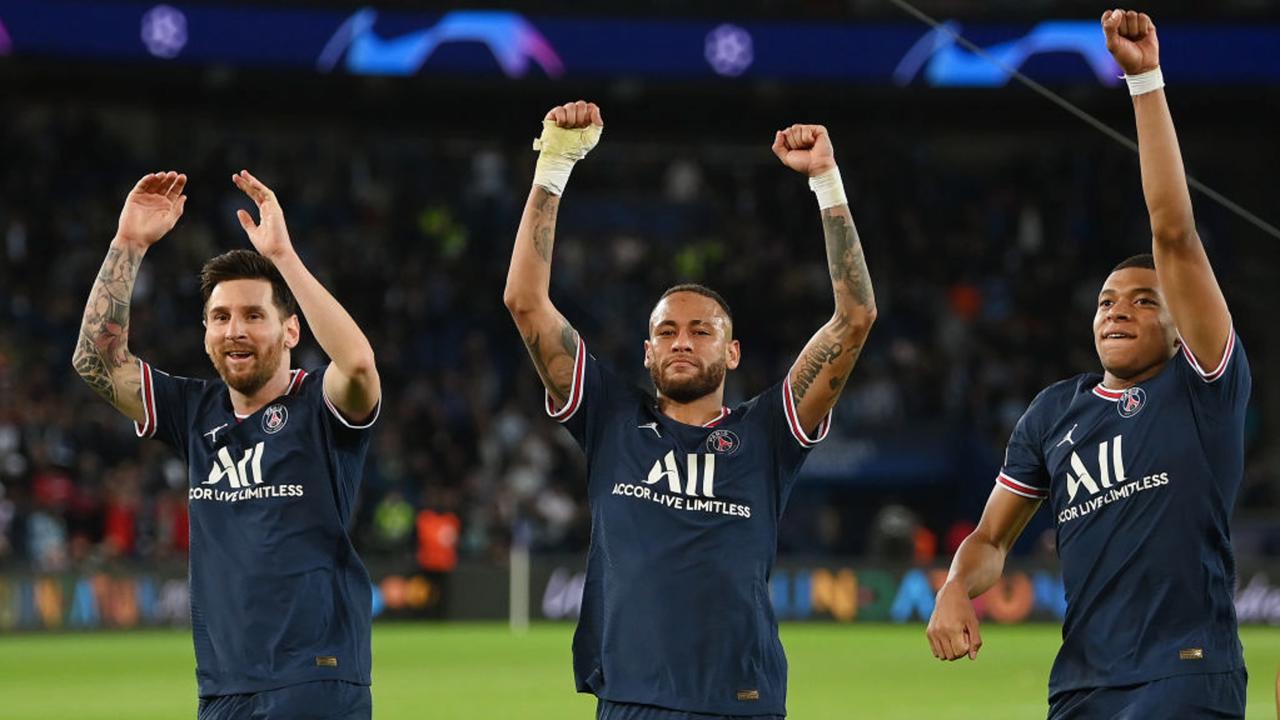 PARIS, FRANCE - SEPTEMBER 28: (L - R) Lionel Messi, Neymar and Kylian Mbappe of Paris Saint-Germain celebrate after victory in the UEFA Champions League group A match between Paris Saint-Germain and Manchester City at Parc des Princes on September 28, 2021 in Paris, France. (Photo by Matthias Hangst/Getty Images)