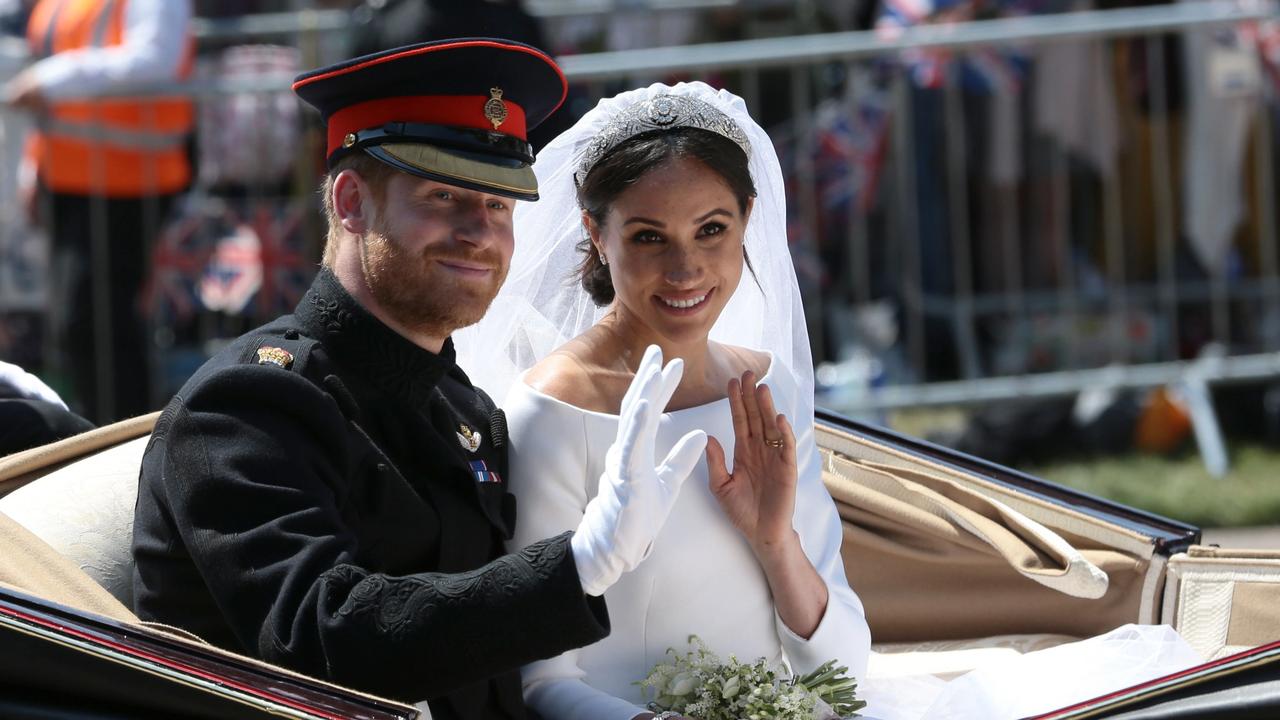 Ubehlo už sedem rokov odo dňa, kedy Meghan Markle kráčala uličkou v kaplnke sv. Juraja 19. mája 2018, aby povedala áno princovi Harrymu. Až teraz sa však odtajnilo, či princ zašepkal svojej nastávajúcej.