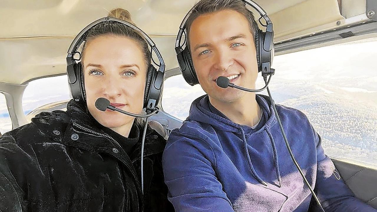 Angažuje sa. Aj Adela rozširovala odborárske plagáty, ako priznala v rozhovore pre medialne.sk. Zamestnankyňou Markízy pritom nie je.