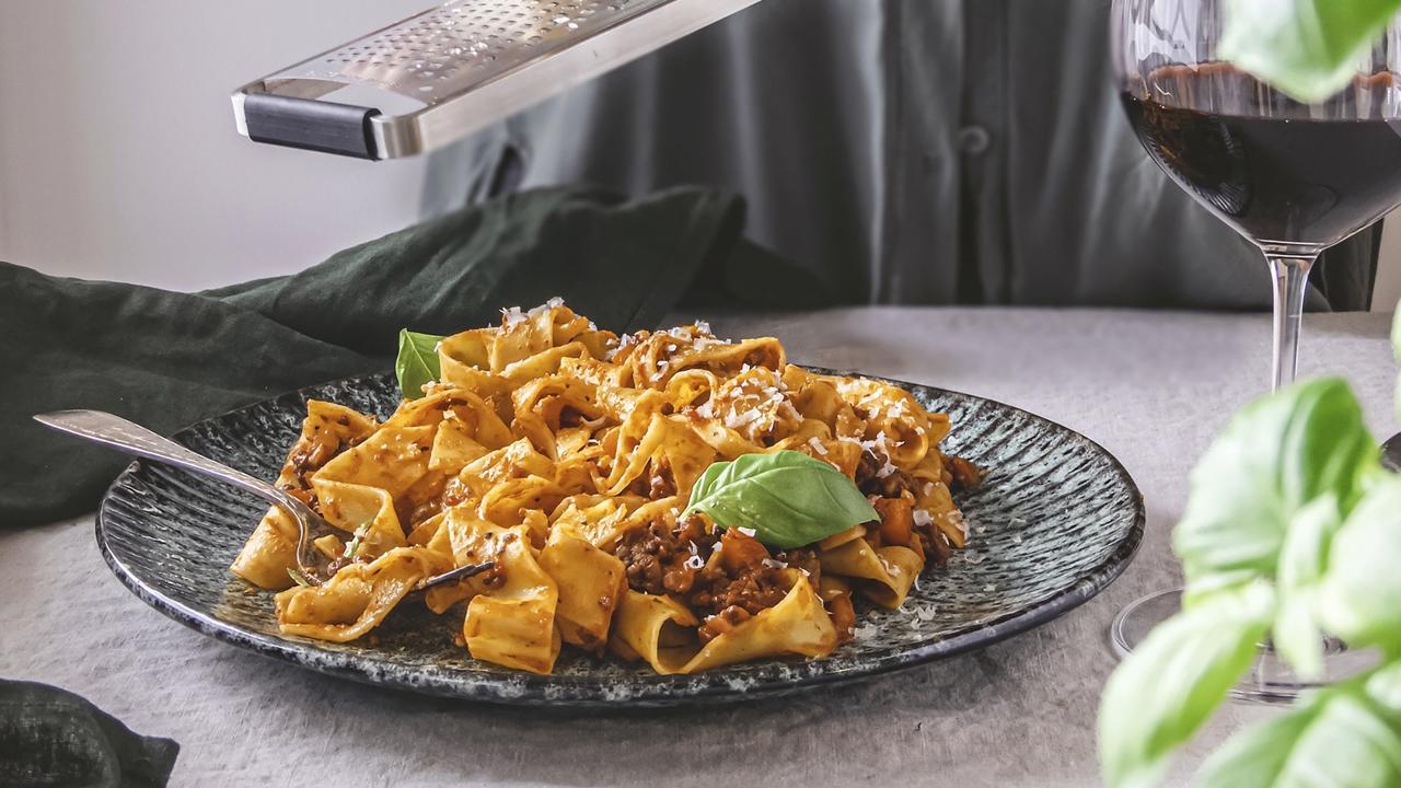 Papardelle bolognese.