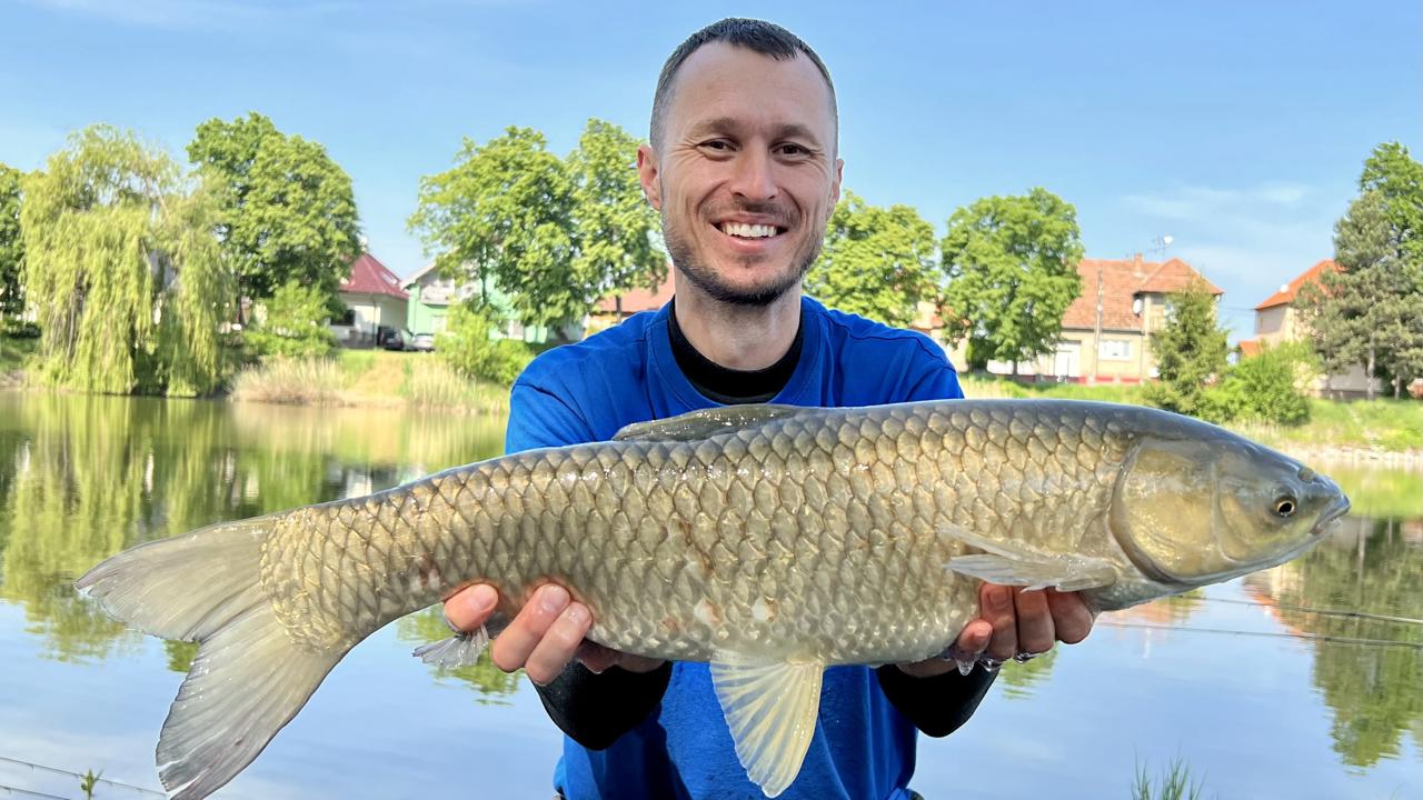 Pre niektorých konzervatívnych rybárov je to doslova tabu, ale my, čo sme prístupní novým trendom, si môžeme skúsiť aj takýto dlhodobý lov na feedrové prúty.