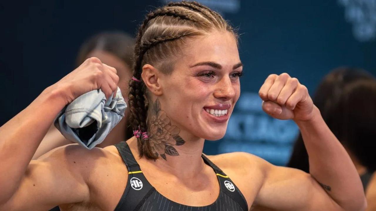 Pôvabná slovenská MMA bojovníčka Veronika Smolková bojovala ako tínedžerka so šikanou, dnes bojoje v klietke so súperkami. 