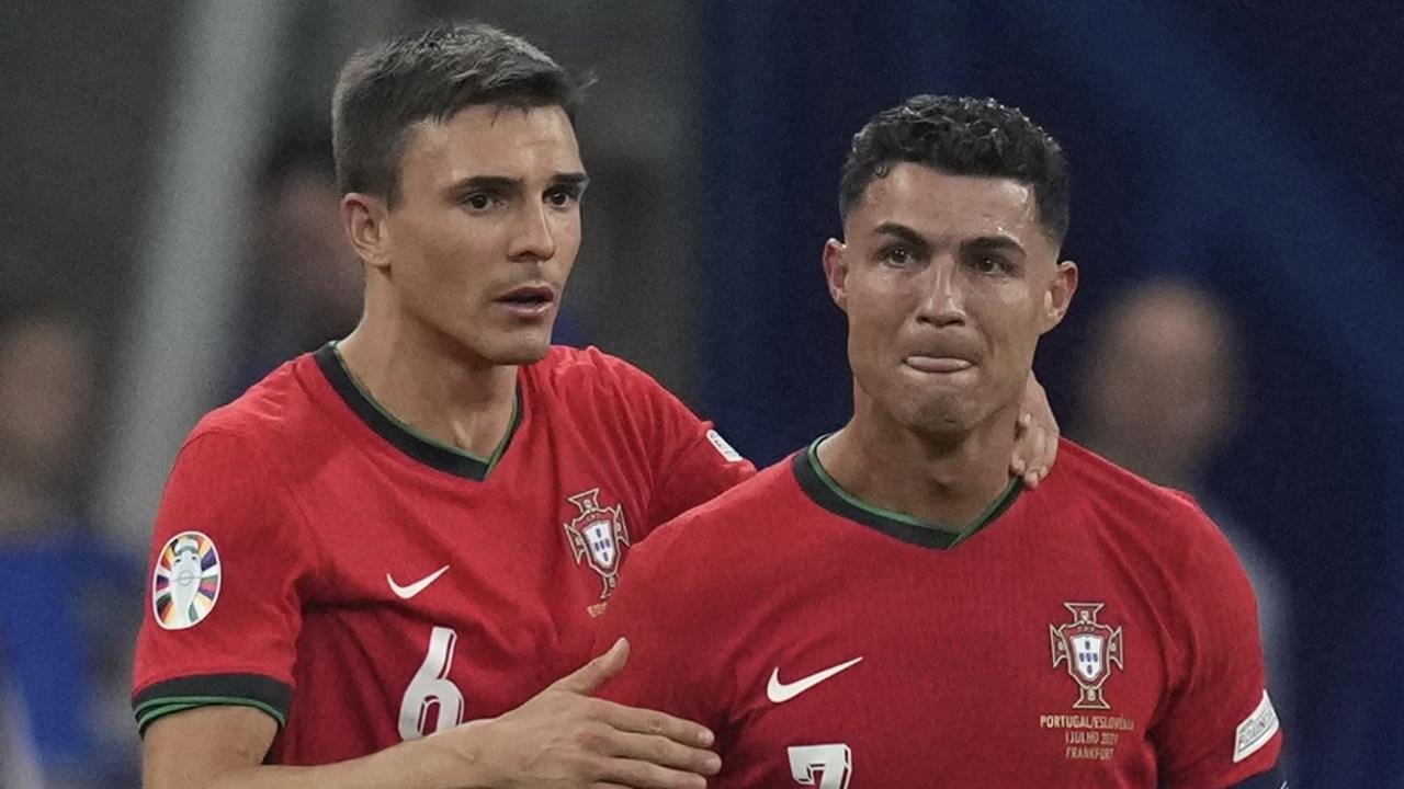 Ronaldo sa rozplakal priamo počas osemfinálového súboja proti Slovinsku.