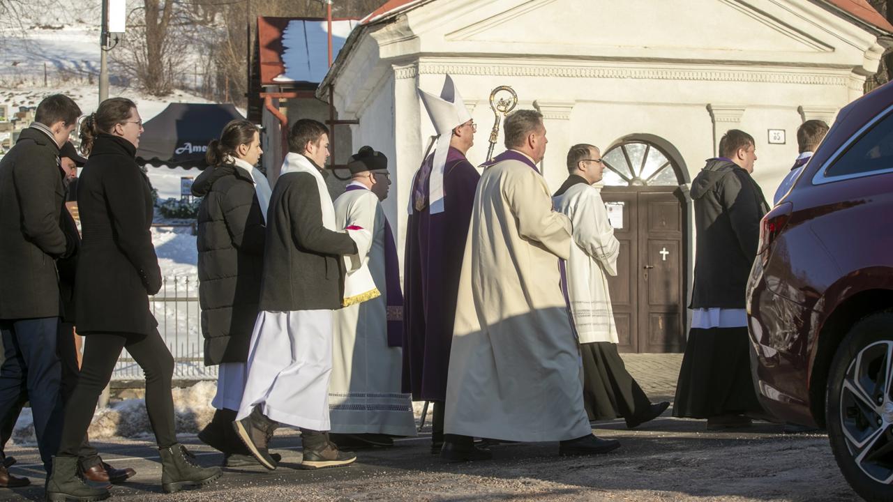 Pohreb študentky ktorá bola nožom zavraždená v gymnáziu v obci Spišská Stará Ves.