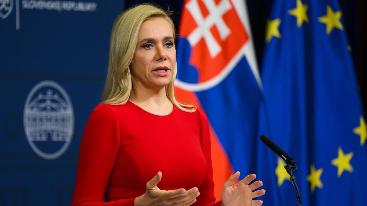 Na snímke podpredsedníčka vlády a ministerka hospodárstva SR Denisa Saková (Hlas-SD) počas tlačovej konferencie k štátnej pomoci s cenou elektrickej energie pre ľudí po 60. schôdzi vlády SR v Bratislave 20. novembra 2024. FOTO TASR - Jaroslav Novák