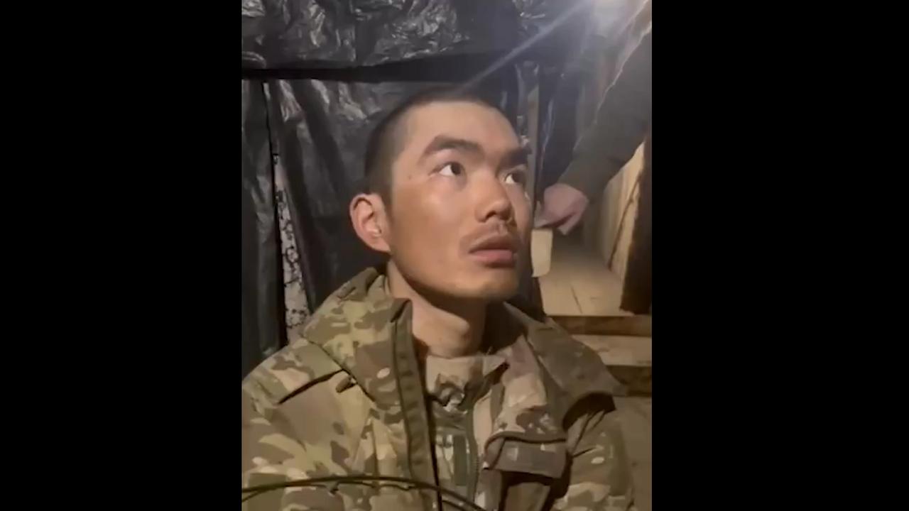 Na snámke má byť čínsky vojak zajatý na Ukrajine.