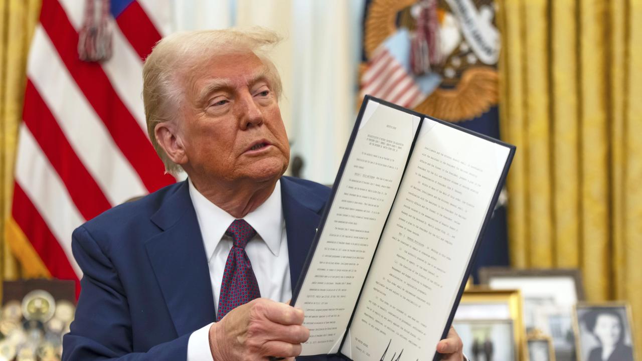 Administratíva amerického prezidenta Donalda Trumpa vo štvrtok požiadala Najvyšší súd USA, aby povolil zákaz služby transrodových osôb v armáde, kým prebiehajú súdne procesy s námietkami proti tomuto opatreniu.