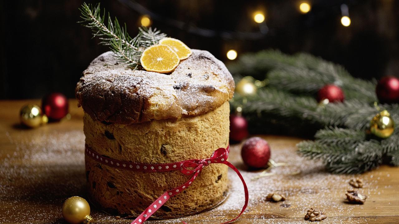 Tradičný taliansky koláč Panettone sa pečie na Vianoce.