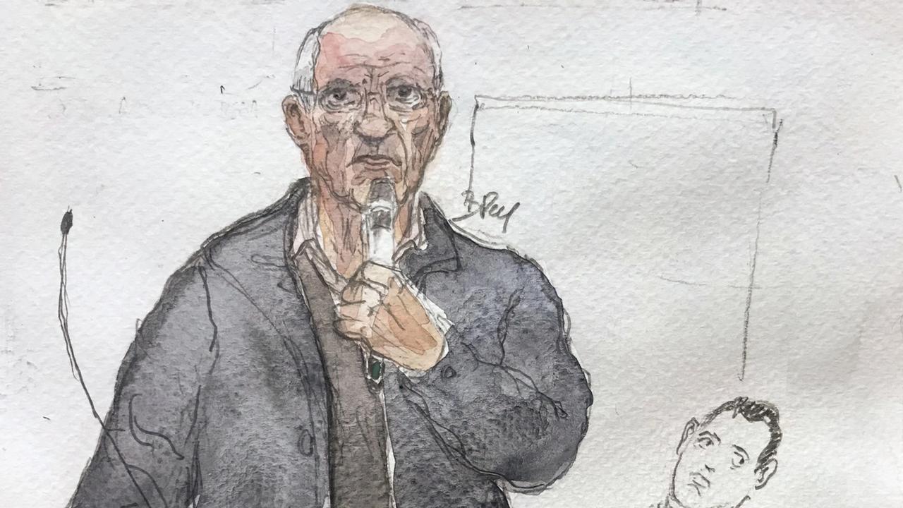 Na kresbe zo súdnej siene bývalý chirurg Joël Le Scouarnec.