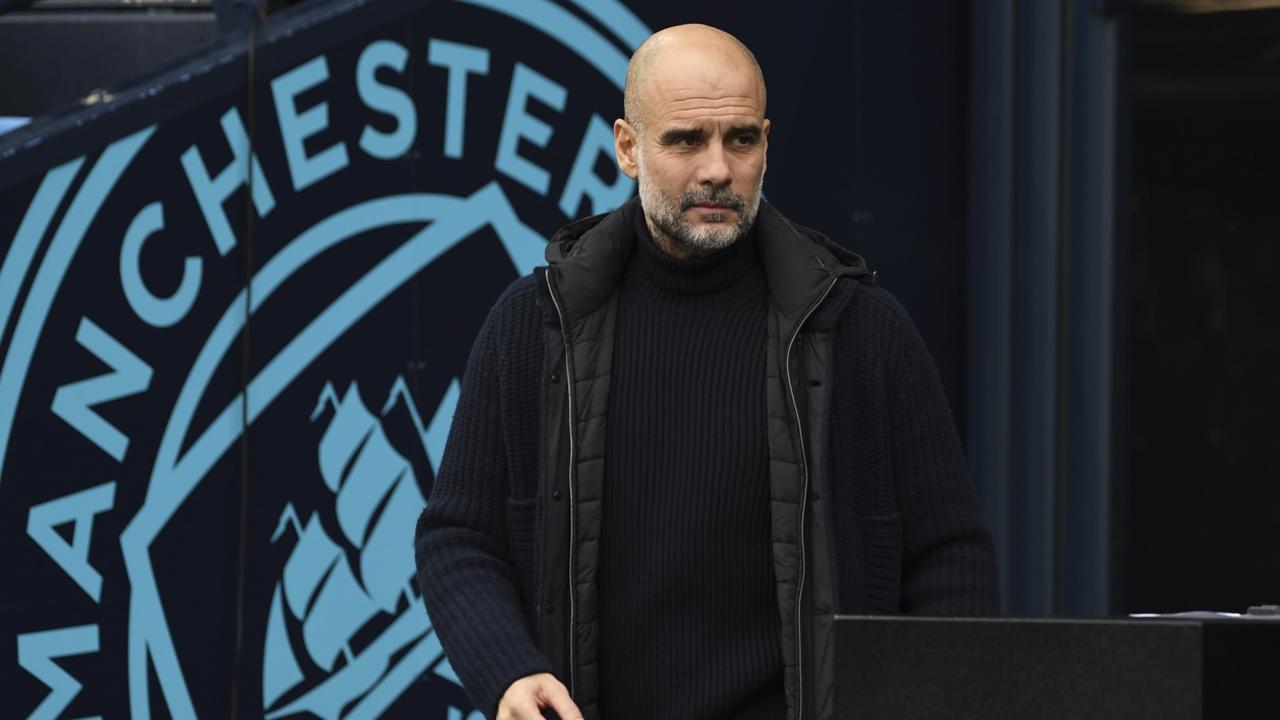 WA 40 Manchester - Tréner Manchestru City Pep Guardiola prichádza na zápas 18. kola anglickej Premier League Manchester City - FC Everton v Manchestri vo štvrtok 26. decembra 2024. FOTO TASR/AP  

Manchester City's head coach Pep Guardiola arrives to the pitch prior to the English Premier League soccer match between Manchester City and Everton at the Etihad stadium in Manchester, Thursday, Dec. 26, 2024. (AP Photo/Rui Vieira)