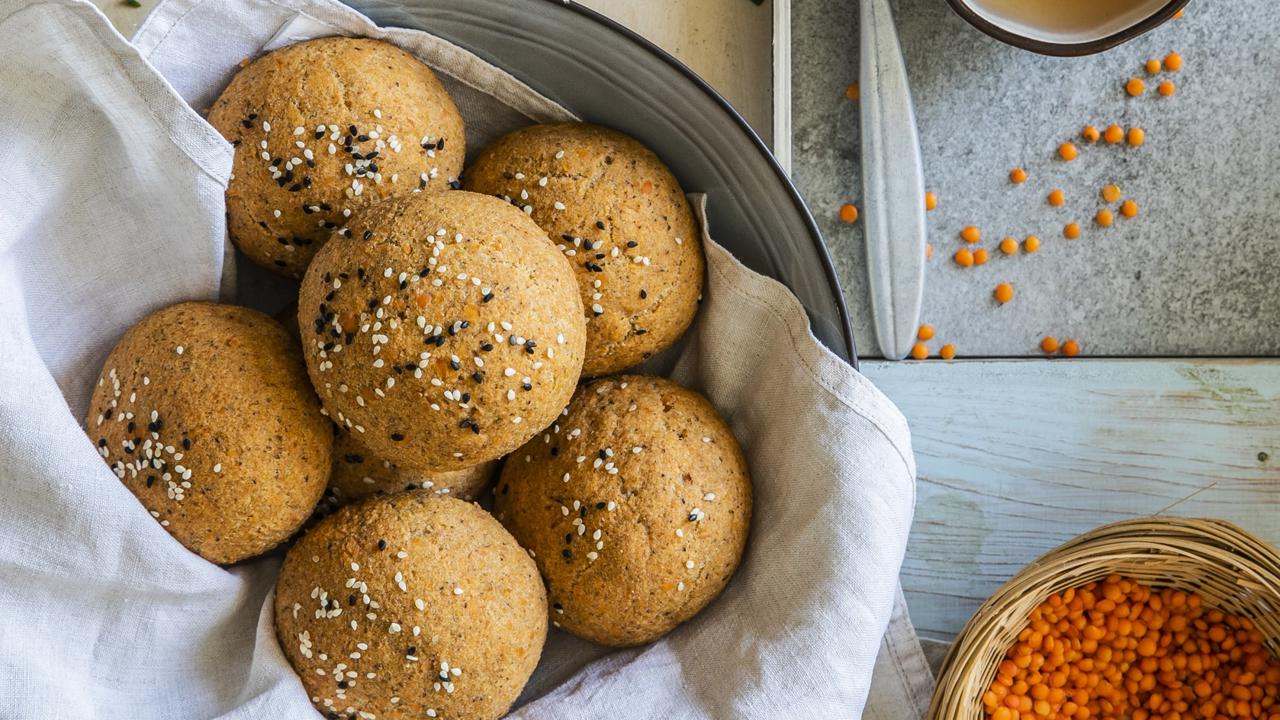 Recept na žemličky z červenej šošovice nájdete v článku.