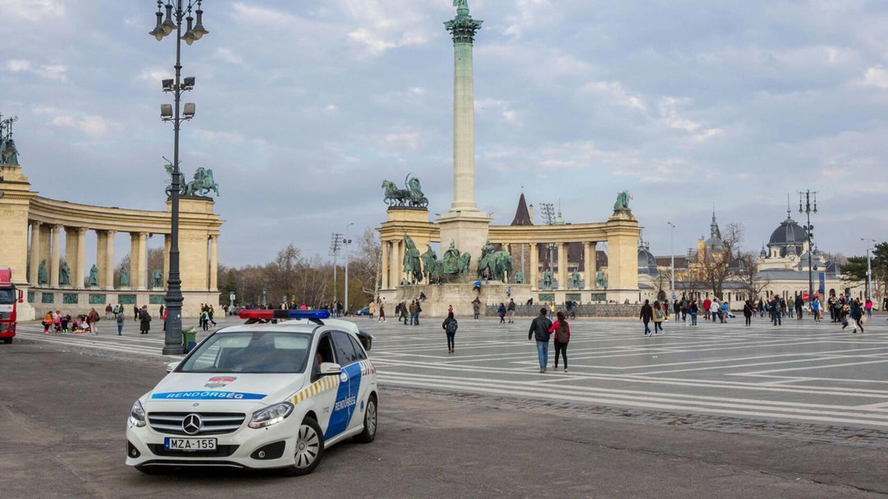 Maďarská polícia zadržala v Báčsko-malokumánskej stolici pedofila, ktorého v Nemecku stíhali v piatich prípadoch za závažné sexuálne zločiny na deťoch.(Ilustračné foto)