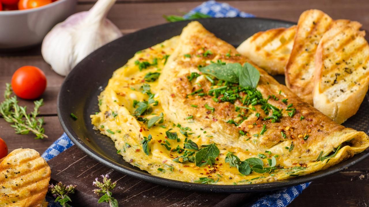 Aj obyčajná omeleta môže byť omnoho chutnejšia: Inšpirujte sa týmto skvelým nápadom!