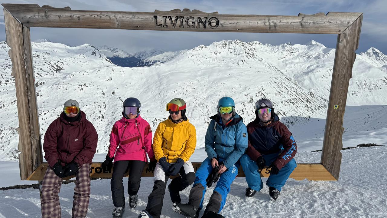 lyžiari v lyžiarskom stredisku Livigno