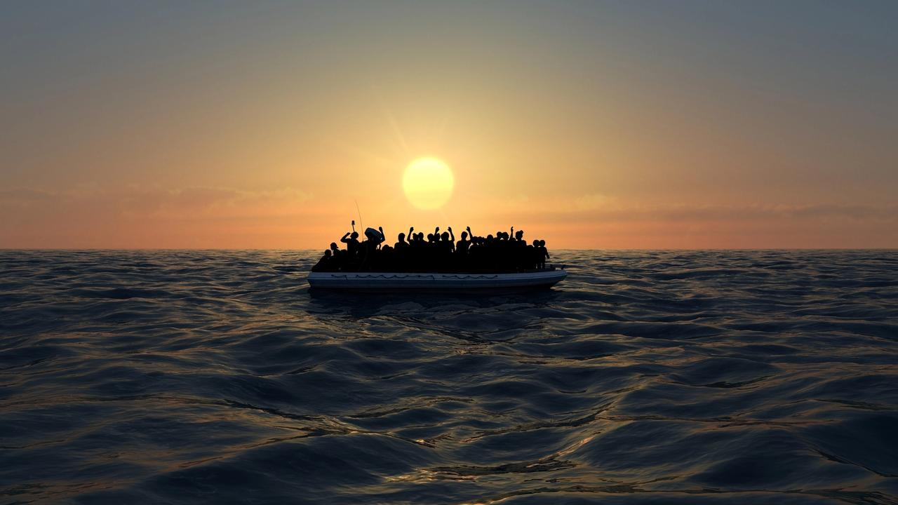 Pri pokuse o nedovolenú nočnú plavbu cez Lamanšský prieliv z Francúzska do Británie zomreli v stredu žena a osemročný chlapec, informovalo francúzske námorníctvo. Obete našli v bezvedomí na palube malého člna s ďalšími takmer 80 migrantmi na severe Francúzska, informuje TASR na základe správy agentúry AP a AFP. (Ilustračné foto)