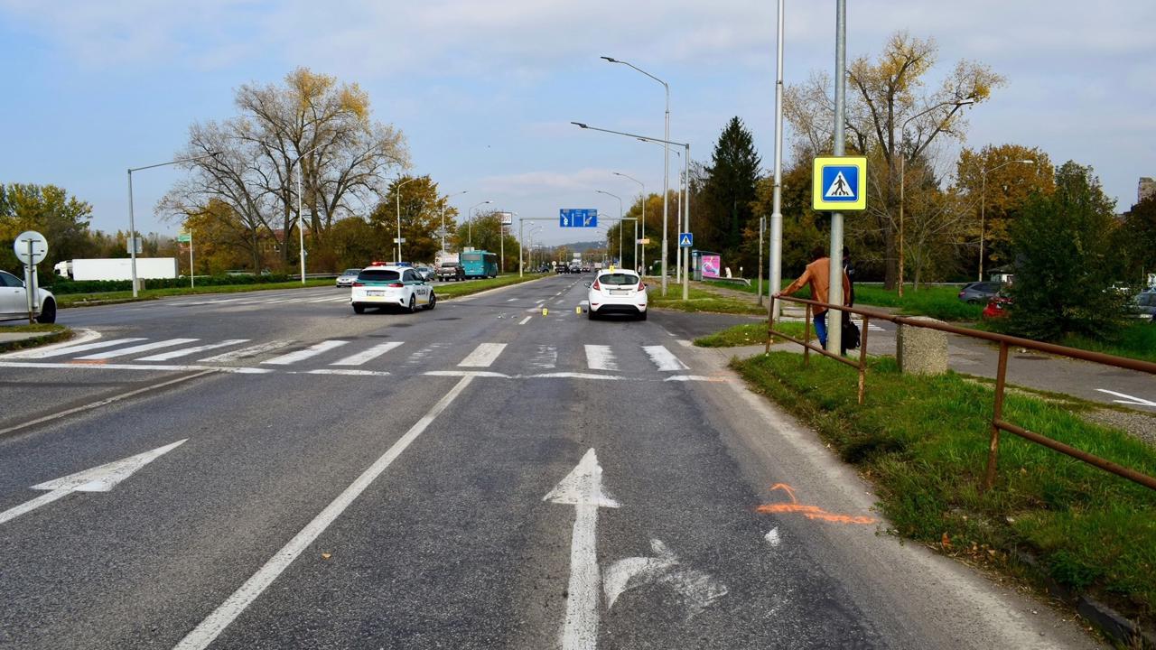 Chodkyňa prišla o život po zrážke s vozidlom na priechode pre chodcov