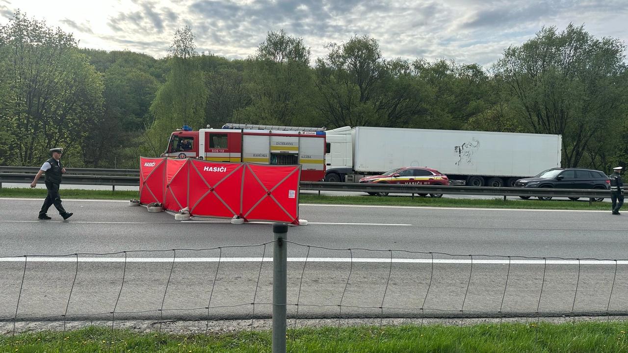 Úsek cesty v smere od krematória do Košíc bol neprejazdný. Dôvodom bola vážna dopravná nehoda. Informuje o tom košická krajská polícia na sociálnej sieti.