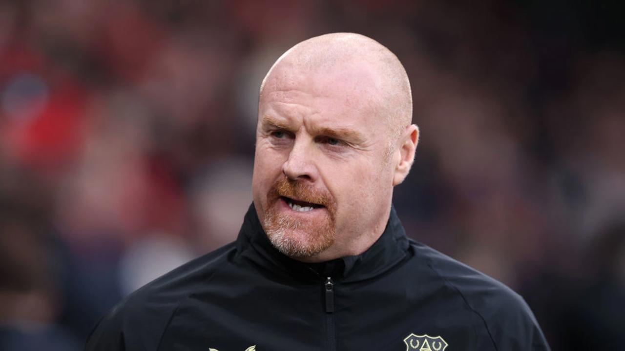 BOURNEMOUTH, ENGLAND - JANUARY 04: Sean Dyche, Manager of Everton looks on prior to the Premier League match between AFC Bournemouth and Everton FC at Vitality Stadium on January 04, 2025 in Bournemouth, England. (Photo by Michael Steele/Getty Images)