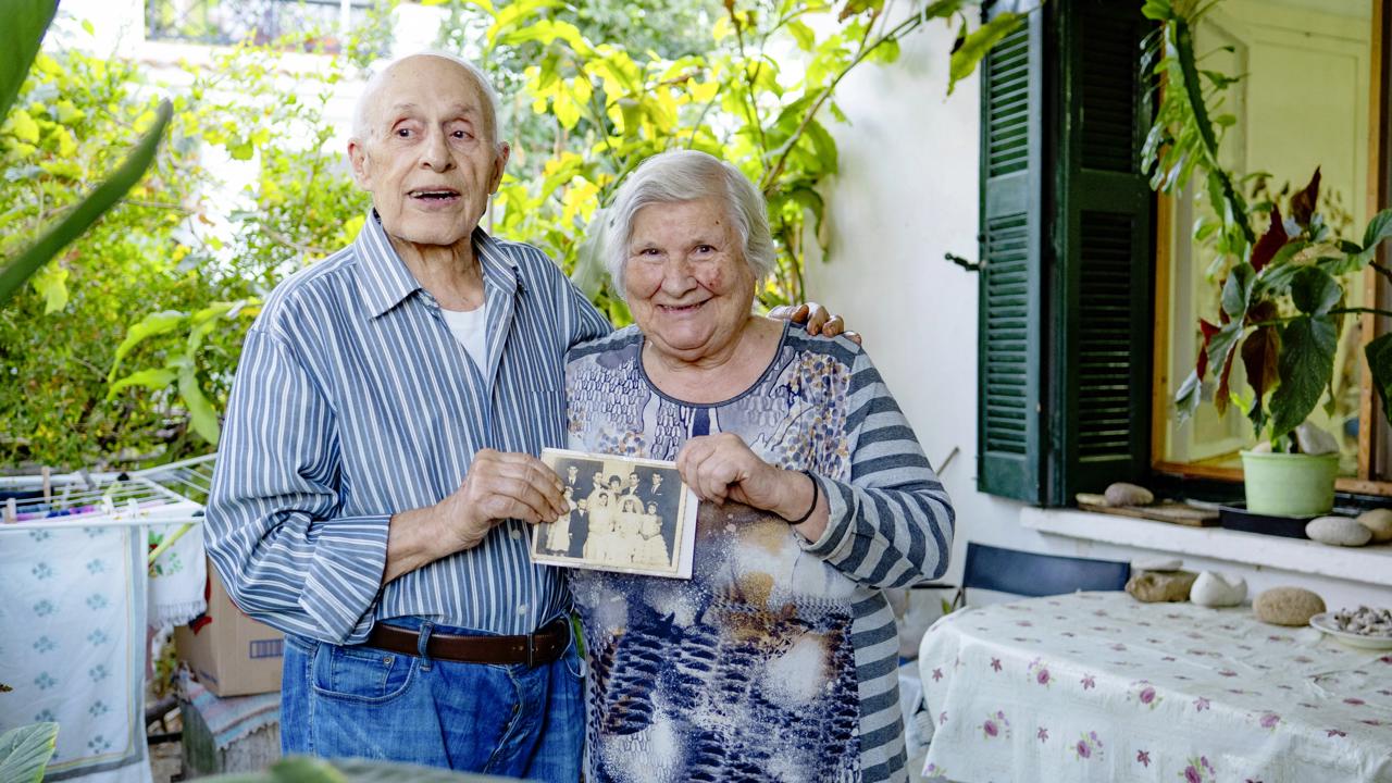 Yorgos a Maria. Tento rok oslávili 60. výročie uzavretia manželstva.